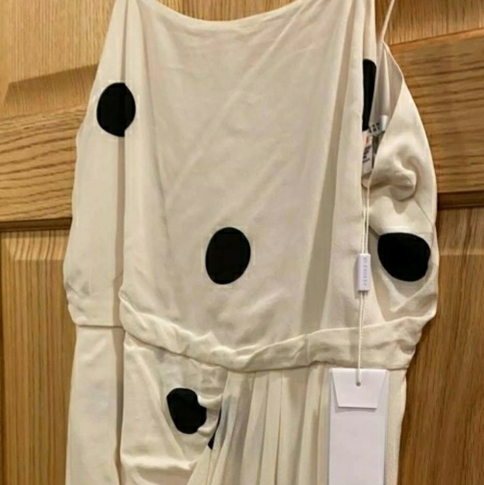 Dereh Crepe
Pleating at front
Polka-dot print - Picture 12 of 13